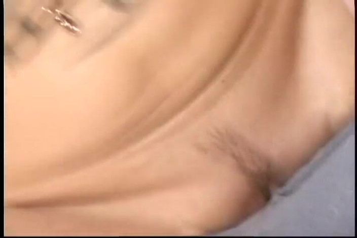 Coyote Raunch: Daryn Darby는 남자가 터질 때까지 섹스합니다.