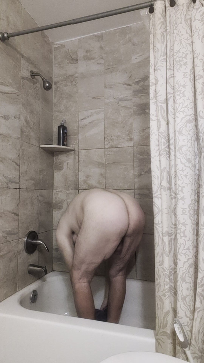 Biggbutt2xl: Ora olitei și a dușului, octombrie 2025