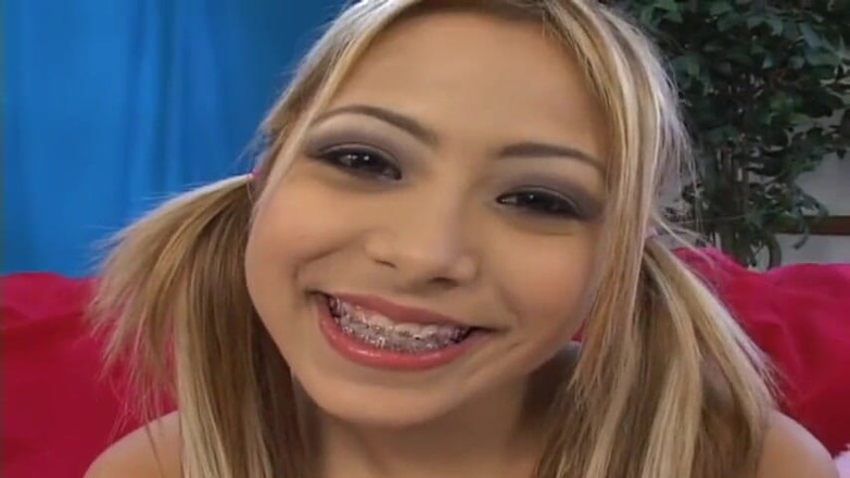 Asian Mature Climax: Roztomilá teenagerka saje ptáka a polyká sperma