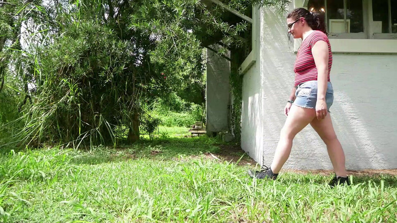 Vicki Verona XXX: Nasty White Slut Sucking Big Black Cock Outside BBC