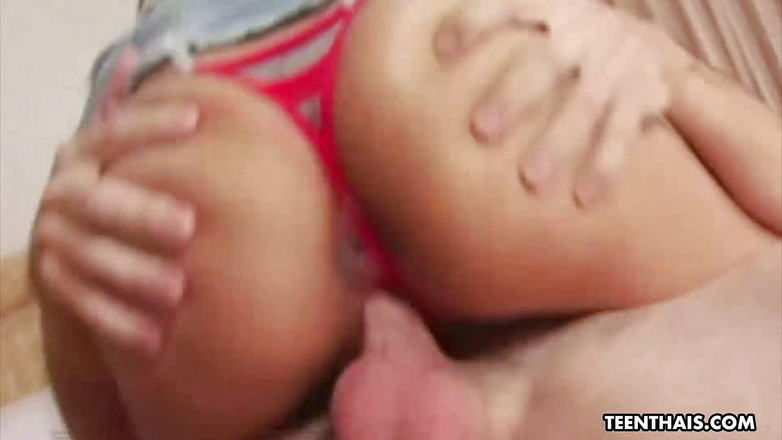 Teen Thais: Джамасія трахається в кицьку і в дупу одночасно