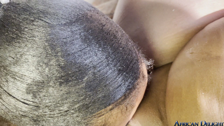 African Beauties: Lesbiche africane paffpate e snelle che si assaggiano a vicenda
