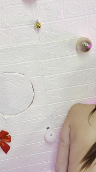 ペニスはそんな触れ合いに耐えられない