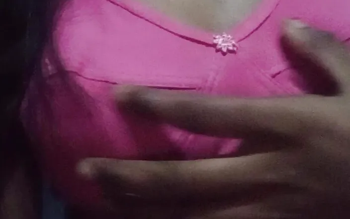 priya324: College Girlfriend Showing Full Body in Hostel