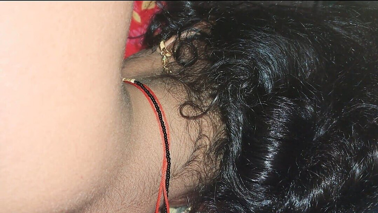 Trilokinath: Lackey my pusssy yakın çekim ve göğüslerini gösteriyor