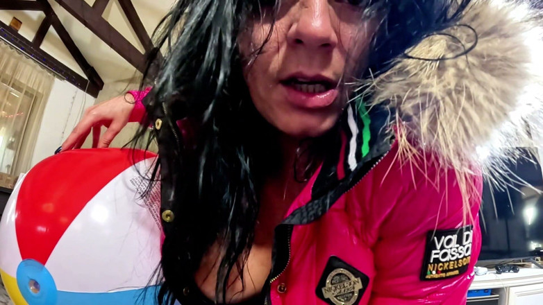MilfyCalla: Dominujący różowy downjacket milf fetysz piłki plażowej. Głębokie gardło, odwrotny...
