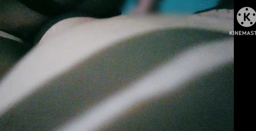 MoltenModel86: 我妻子吸了她老板的土地。