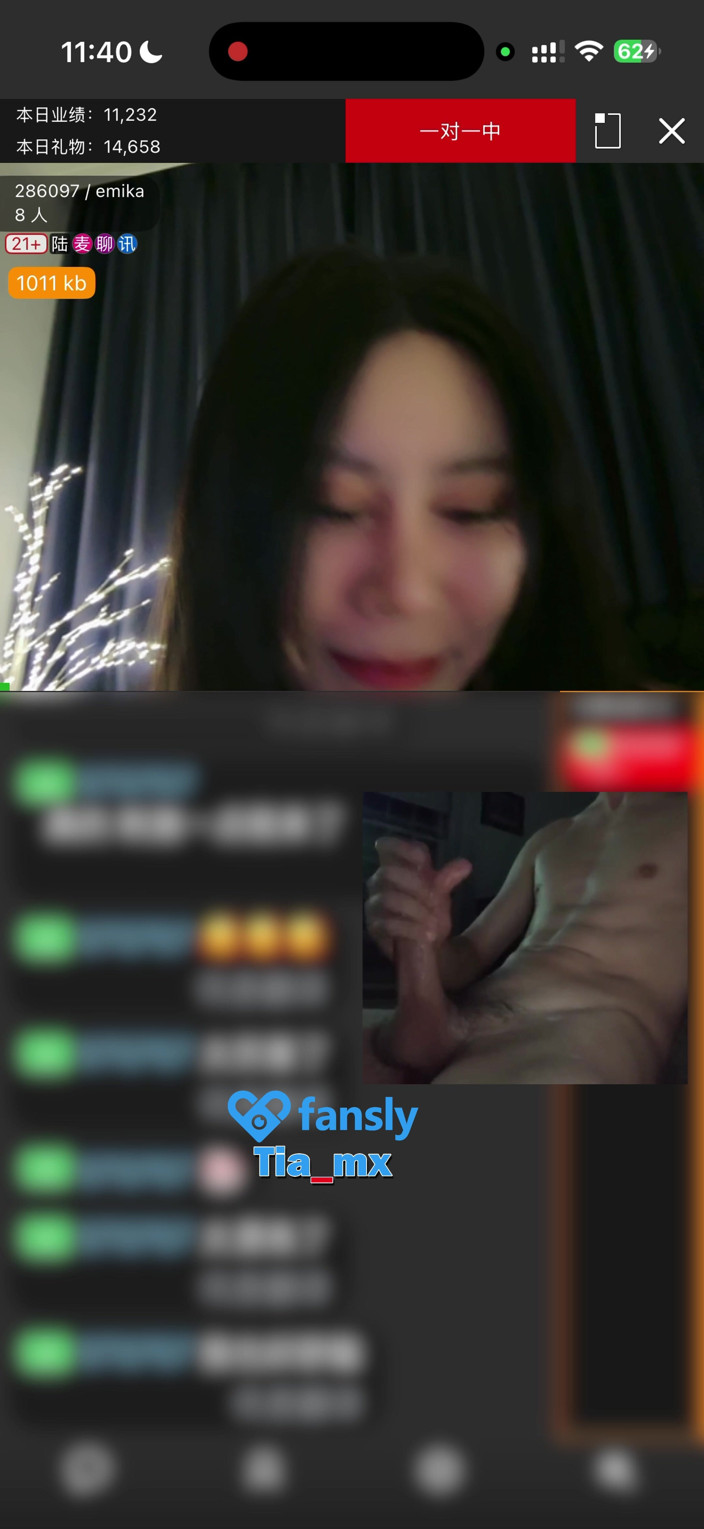 Tia mx: Profesoara Emika transmite în direct interacțiunile sexuale cu fanii pe Live173
