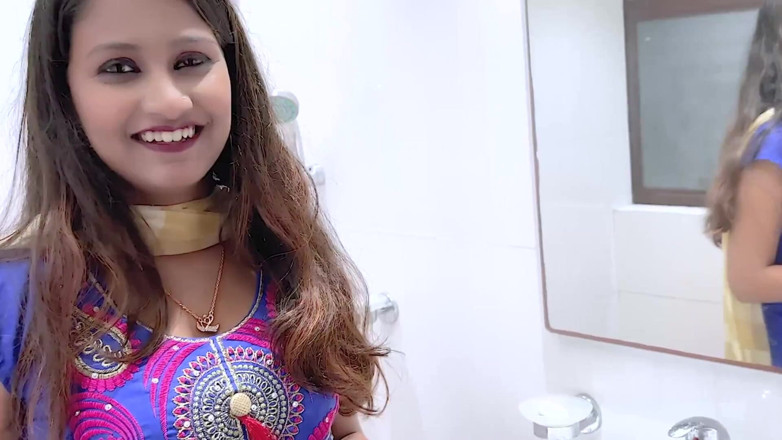 Indian porno creator: Futând-o pe sora mea vitregă indiană în timp ce soțul ei...