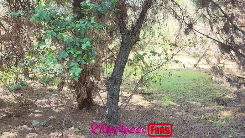 Riderqueen BBW Step Mom Latina Ebony: Riderqueen 户外：户外粉丝的视频