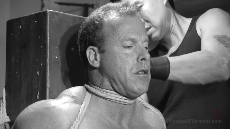 30 Minutes of Torment: Enkele van onze favorieten terugbrengen!: de onverwoestbare Derek-pijn