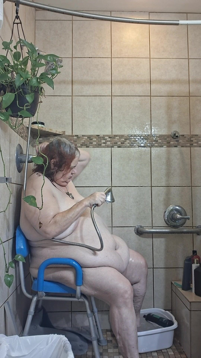 BBW nurse Vicki adventures with friends: 땀을 흘리며 오줌을 싸야 하는 거유 간호사 비키!