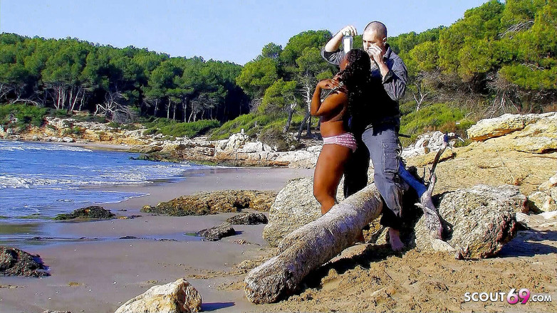 Full porn collection: Zenci genç Nancy plajda tatilde yabancılar tarafından sikiliyor