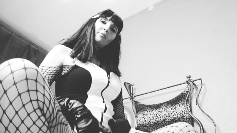 Eva Latexxx: 솔로 여주인 BDSM 스트랩 흑인 대물 자지 라텍스 밀프 블랙 화이트