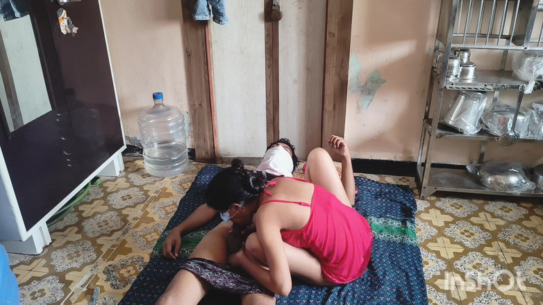 Desishycouple: Shivani Bhabhi Sex v růžových bikinách. Část 1