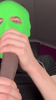 Un Mec Suce Une Bite Noire Et Joue Avec Son Cul Juteux