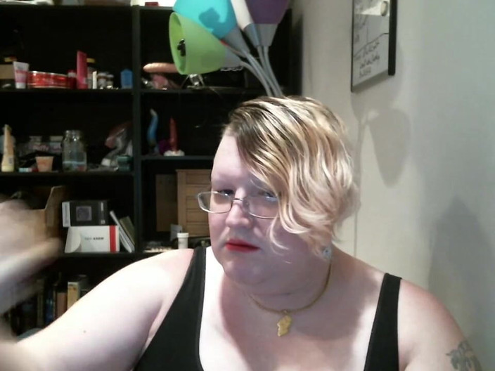 Roxxie rae page: Wyvernsvault распаковывается