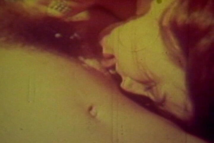 Vintage Life: Deepthroat-obsessed Retro Babe Worships Cock in Vintage Loop