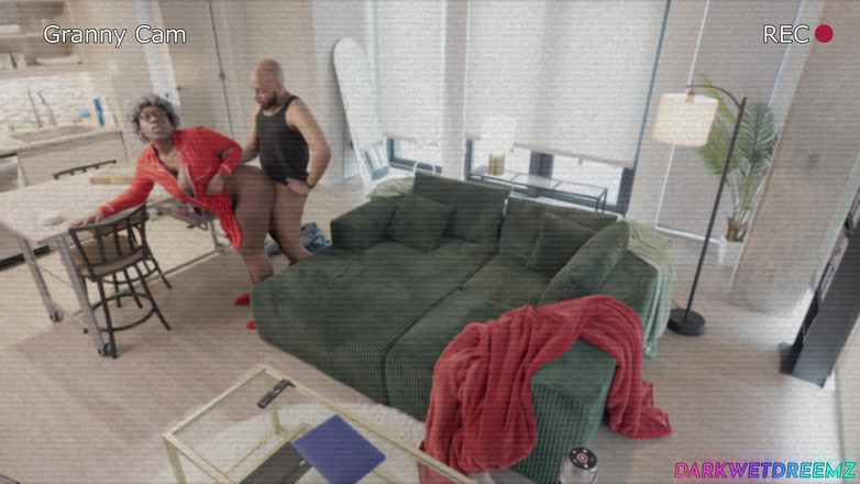 Dark Wet Dreemz: Застукал бабушку перед камерой, трахающей моего мужчину