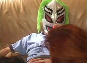 Perfect Porno: Hombre enmascarado tiene suerte follando dos zorras gruesas gratis