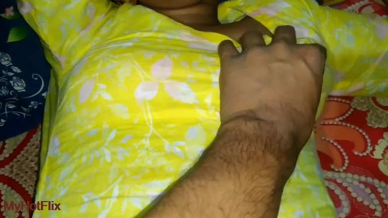MyHotFlix: Bhabhi fickt mit ihrer besten freundin. Desi heißes mädchen fickt...