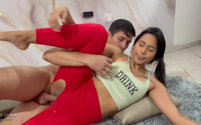 mia_and_cris_fuck: Mi instructor de yoga me enciende y me folla muy...
