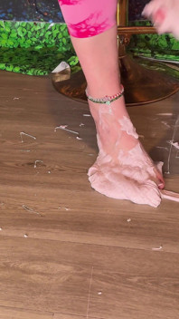 Gigante tamanho 16 pés fazendo lodo perfeito do zero - asmr foot play