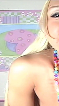 Lil Lexy 18letá blonďatá teenagerka má sex živě
