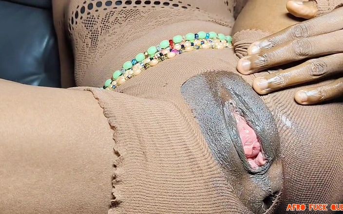 Afro Fuck Queens: Awek eboni seksi dengan pepek tamak berkongsi zakar hitam besar.