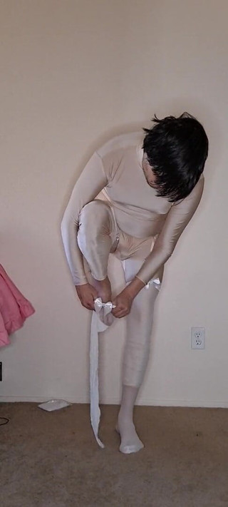 Pup Zentai: Růžový spandex služka oblékání