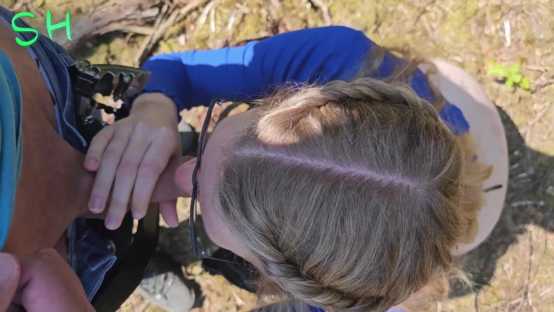 Stefan Hartmann: ブロンドのビッチが森で牽引され、セックスされた!