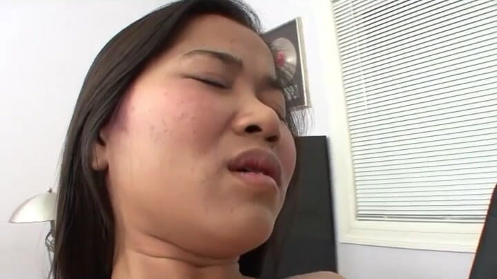 Time To Jerk Off: 대물 아시아 보지를 뚫는 교수