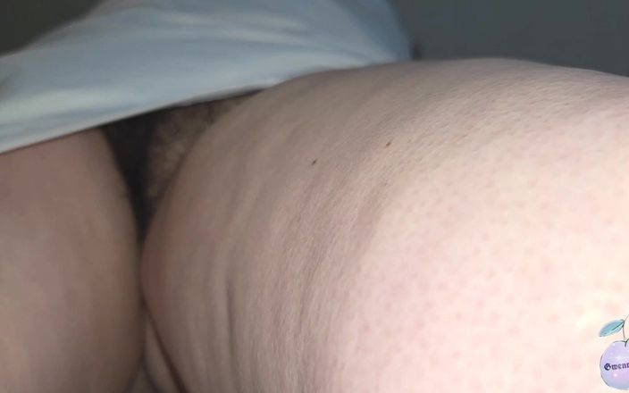 Gwenna Plum: Hairy Pussy No Panties