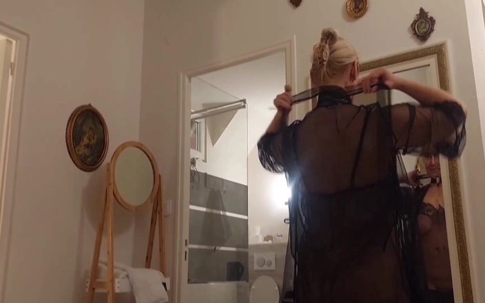 Selena701: Soția amatoare blondă matură se bucură de sex în Dessouse