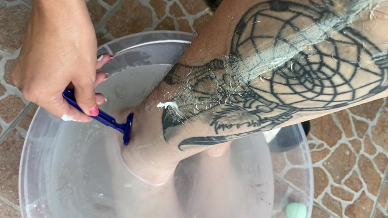 Cuteblonde666: Бритье волосатых ног