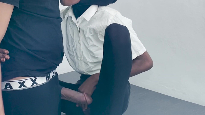 Petite Erotic Africa: Cette petite black aime prendre cette grosse bite