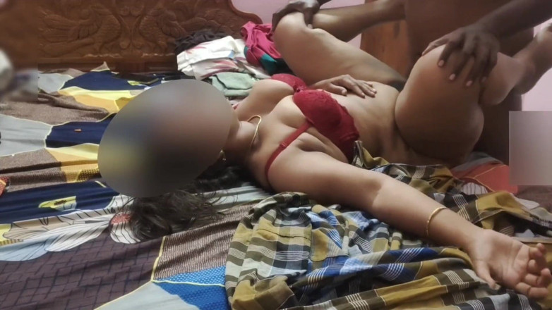 Black & white desicat: Tante india dengan toket besar lagi asik ngentot memek belahan...