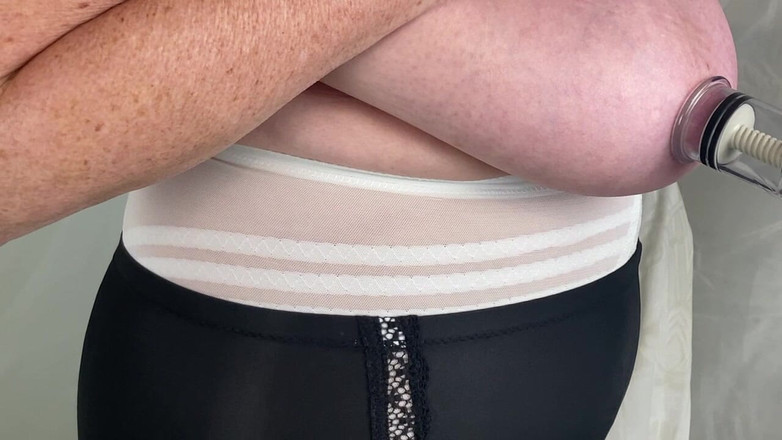 Aunty Sandra vintage girdle queen: 新しいパンティを履いたセクシーなサンドラおばさん