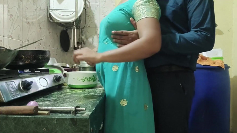 Mumbai Ashu: Bhabhi wäscht gleich in der küche Gleichungen, als ich anfing,...