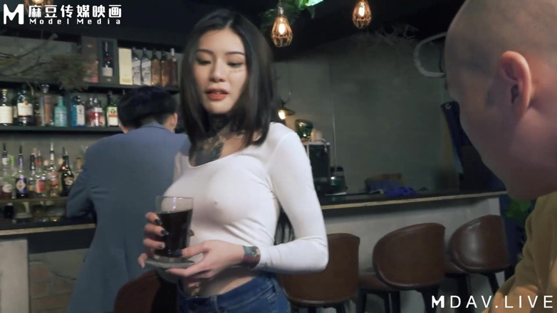 ModelMedia Asia: Md-0211 a Coffee Shop Clerk Who Loves to Be Exposed