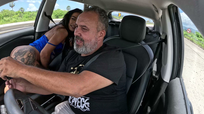 Carona do Ted Transexual: Pamela Rodrigues Pokazując twardego kutasa i orgazm podczas jazdy w...