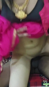 Hermosa Kamwali de 18 años seduce al dueño con sexo lujurioso y caliente