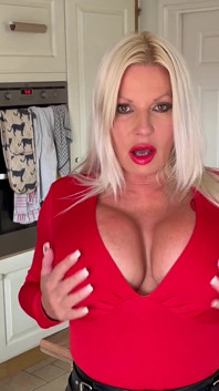 Sarışın sürtük Michelle Thorne hayranıyla bir buluşmadan bahsediyor