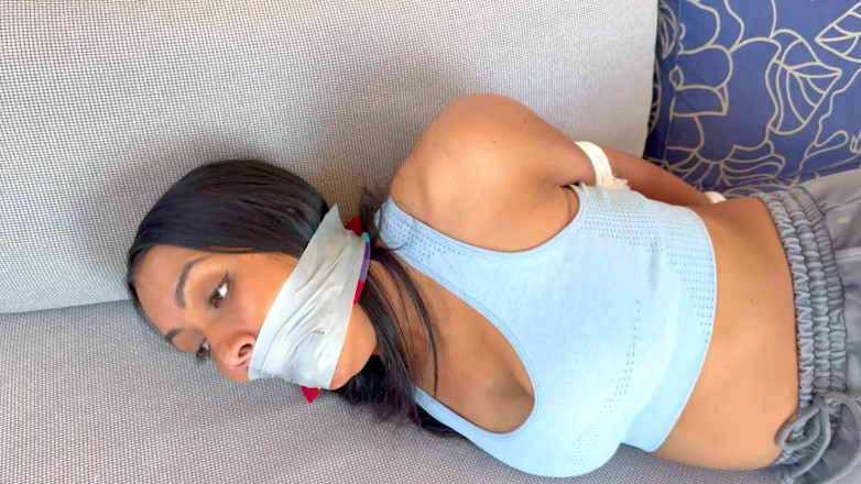 Latina Fetish: Courtney în: Bona legată stânga luptă, Pedeapsă timp de joacă (hd + Bts)