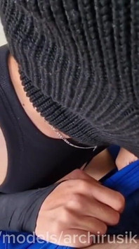 Šukal jsem holku s pérem, která lezla do opuštěné budovy, a já jsem jí vylil své sperma na kalhotky