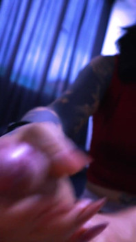 Mu最好的朋友 tattoed 来做作业并结束口交