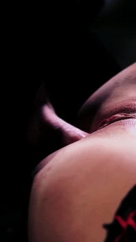 Un Écrivain Érotique Goûte Les Désirs Noirs Et Les Fantasmes De Femmes Magnifiques