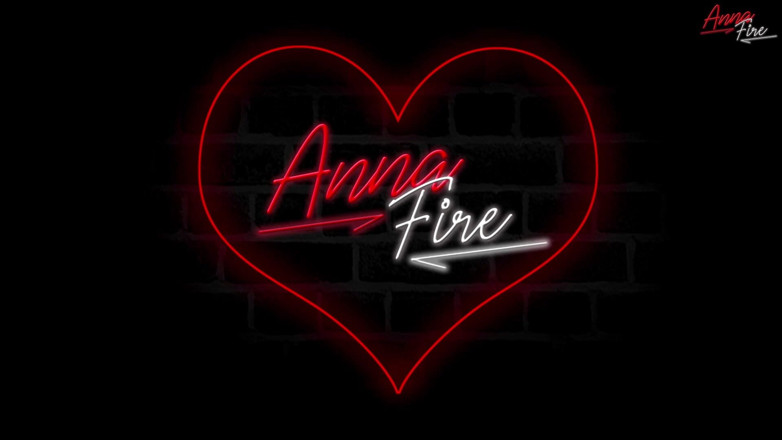 Anna Fire: Мачуха тримає член пасинка, поки він писяє на природі