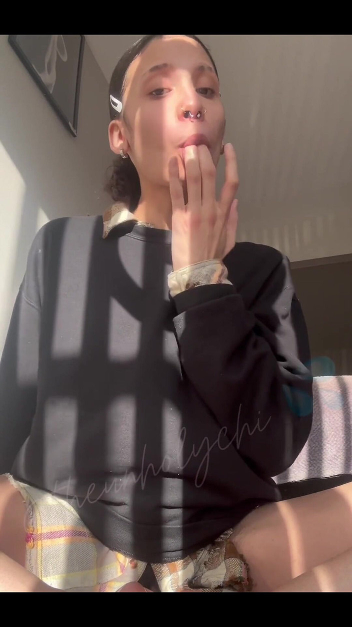 theunholychi: 粘着性の足を捕まえて