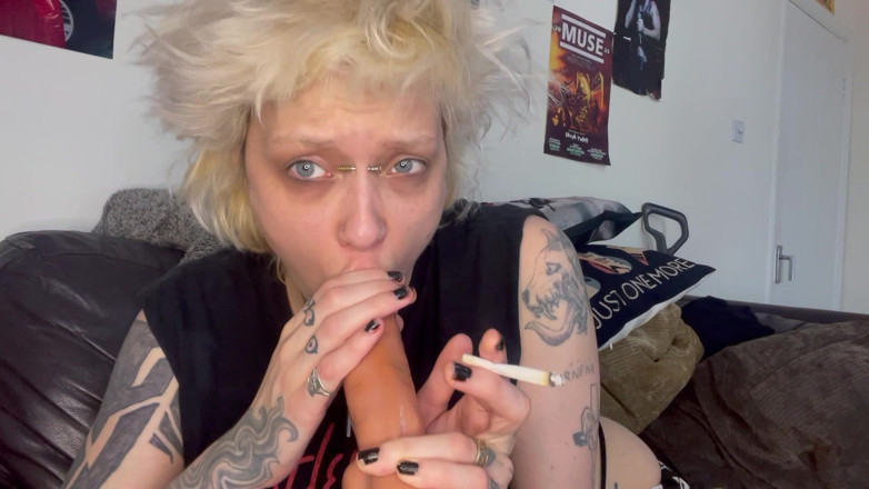 Glitterqueen1999: Stille rokende aftrekbeurt Joi pijpbeurt lange tong